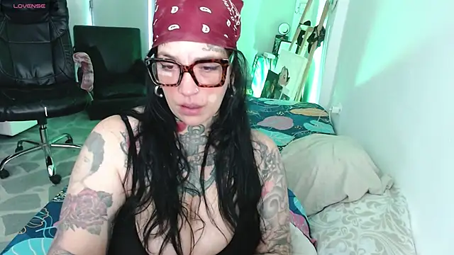 VampGirl1 online show from 11, 4, 2026