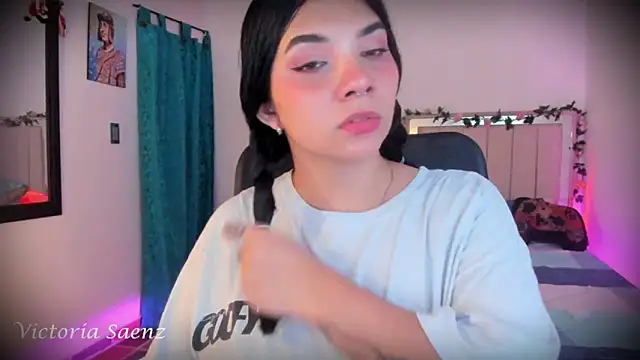 victoriaasaenz  online show from 17, 12, 2025