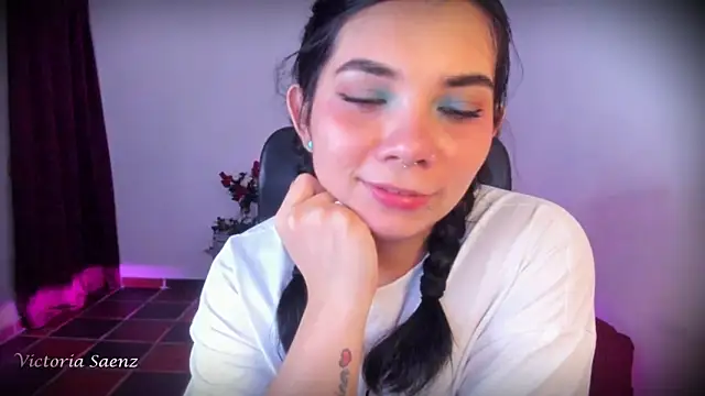 victoriaasaenz  online show from 2, 4, 2026