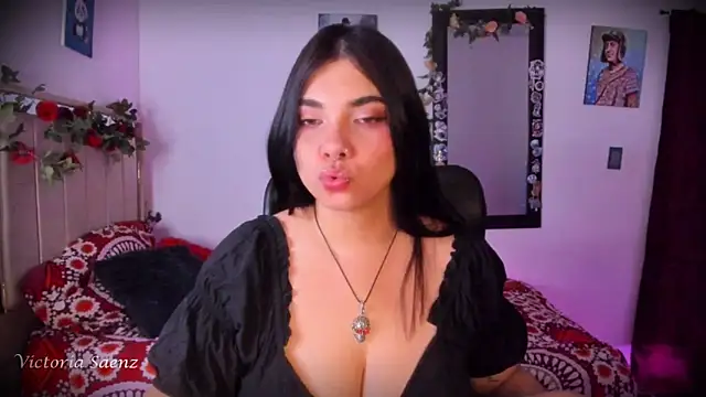 victoriaasaenz  online show from 2, 6, 2026