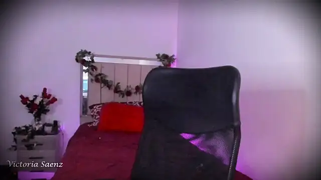 victoriaasaenz  online show from 5, 4, 2026