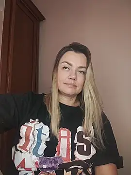 KrissSexi online show from 17, 11, 2025