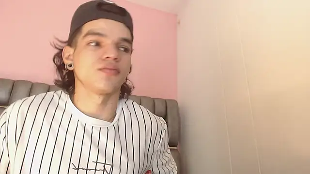 Snapshot of AlbertBernal69 chatting on 6, 3, 2025 AlbertBernal69 online show from 6, 3, 2025