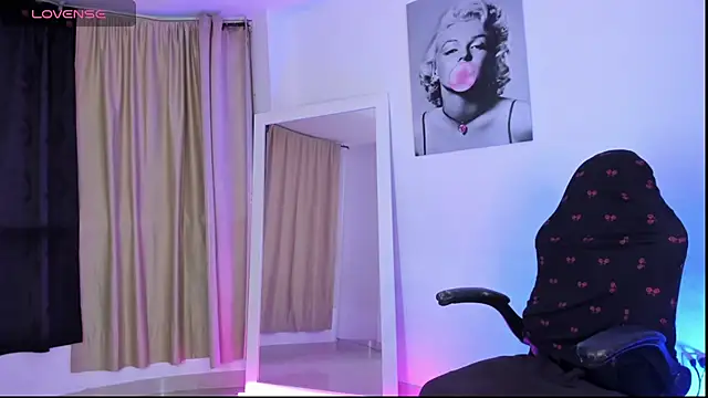 Snapshot of caroldirty chatting on 22, 11, 2025 caroldirty online show from 22, 11, 2025