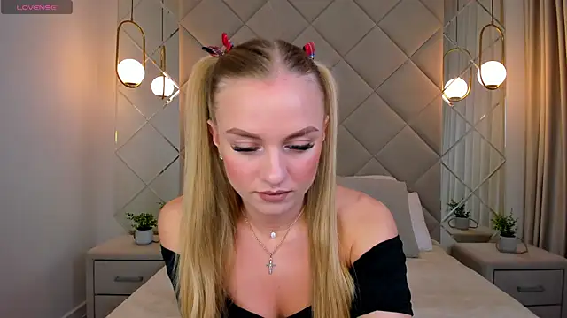 Barbie Lis online show from 5, 3, 2025