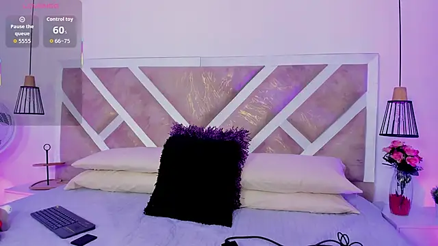 ZiaCalifa online show from 4, 4, 2026