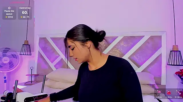 ZiaCalifa online show from 5, 4, 2026