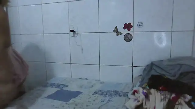 Snapshot of MinaBoss chatting on 4, 10, 2025 MinaBoss online show from 4, 10, 2025