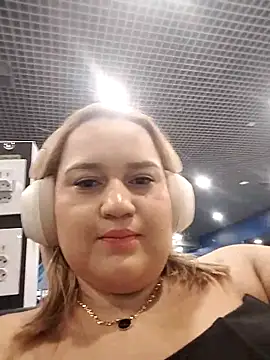 Snapshot of MinaBoss chatting on 12, 9, 2025 MinaBoss online show from 12, 9, 2025