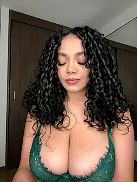 Snapshot of Mariecurl chatting on 30, 10, 2025 Mariecurl online show from 30, 10, 2025