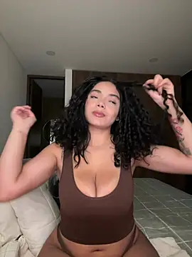 Snapshot of Mariecurl chatting on 7, 2, 2025 Mariecurl online show from 7, 2, 2025