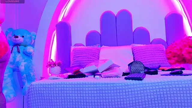 NathaxaLeans online show from 5, 4, 2026