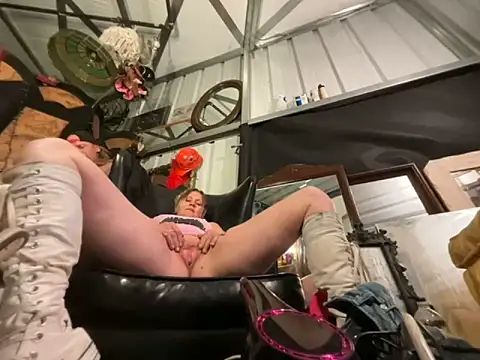 Snapshot of SummerBlueMoon chatting on 30, 10, 2025 SummerBlueMoon online show from 30, 10, 2025