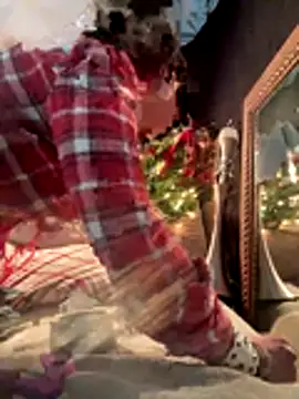 Snapshot of SummerBlueMoon chatting on 14, 12, 2025 SummerBlueMoon online show from 14, 12, 2025