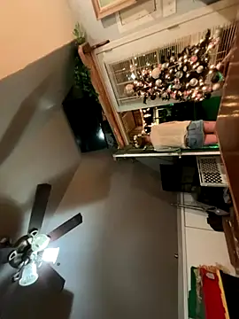 Snapshot of SummerBlueMoon chatting on 14, 12, 2025 SummerBlueMoon online show from 14, 12, 2025