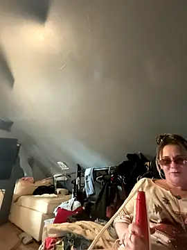 Snapshot of SummerBlueMoon chatting on 11, 11, 2025 SummerBlueMoon online show from 11, 11, 2025