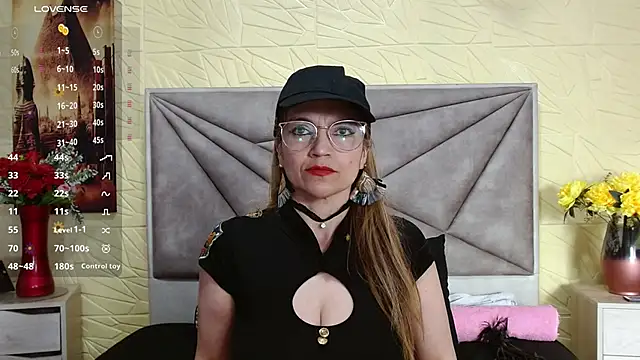 Esmeralda oikos online show from 30, 10, 2025
