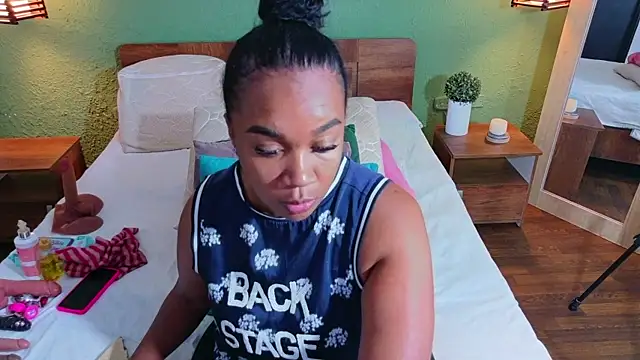 Snapshot of dannaahbrown chatting on 4, 7, 2026 dannaahbrown online show from 4, 7, 2026