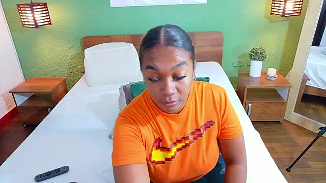 dannaahbrown online show from 10, 10, 2025