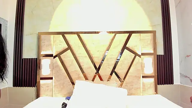 Athenea Mills online show from 12, 11, 2025