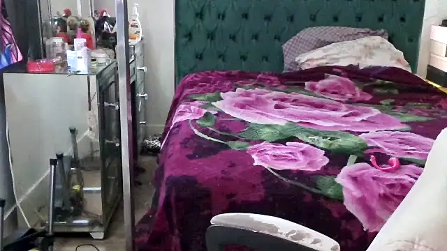 YasmineMinaj online show from 15, 10, 2025