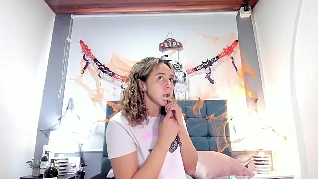 charlott lens online show from 24, 10, 2025