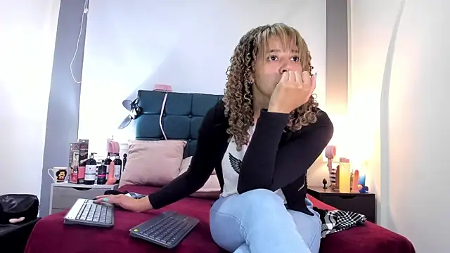 charlott lens online show from 9, 10, 2025