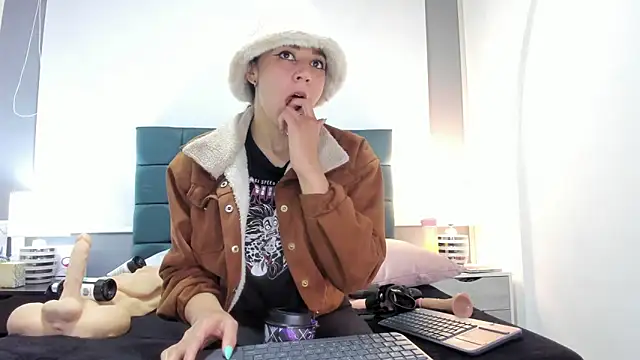 charlott lens online show from 16, 10, 2025