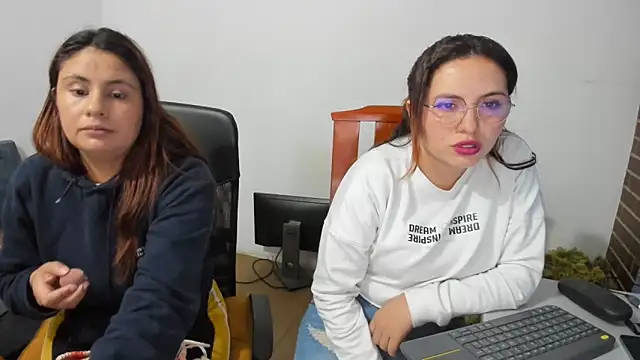  girls on fire  online show from 4, 3, 2025