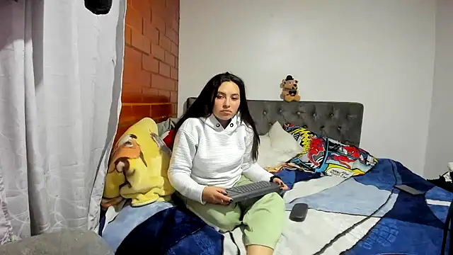  girls on fire  online show from 17, 12, 2025