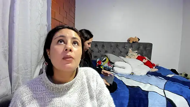  girls on fire  online show from 18, 12, 2025