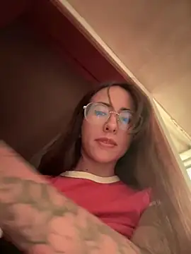 lauravasquez online show from 8, 3, 2025