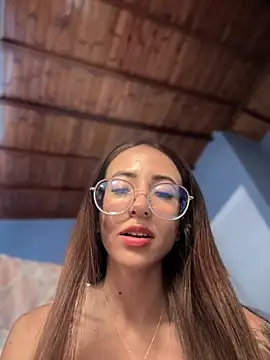 lauravasquez online show from 8, 9, 2025