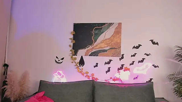 LauraCoy online show from 3, 11, 2025