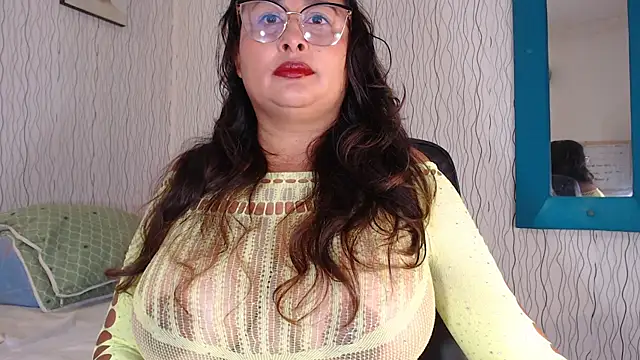 NadiaWhite online show from 4, 10, 2025