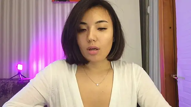 lily  foster online show from 8, 10, 2025