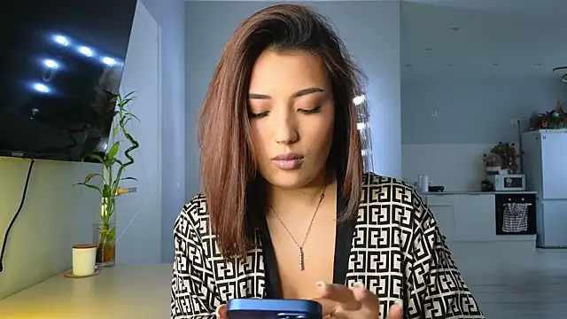 lily  foster online show from 23, 3, 2025