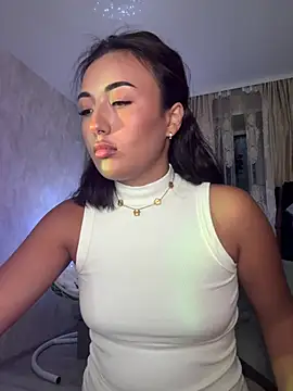 lily  foster online show from 16, 4, 2026