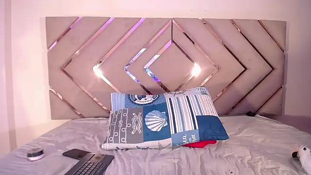 Snapshot of Raven_foxter1 chatting on 15, 11, 2025 Raven foxter1 online show from 15, 11, 2025