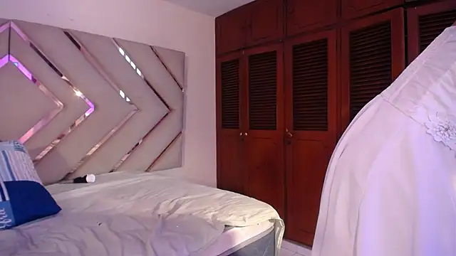 Snapshot of Raven_foxter1 chatting on 29, 11, 2025 Raven foxter1 online show from 29, 11, 2025