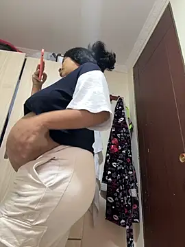 moncerrat luna online show from 17, 10, 2025