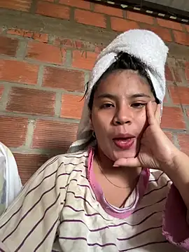 moncerrat luna online show from 4, 3, 2025