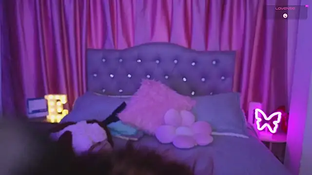 Emiily Scott1 online show from 4, 11, 2025