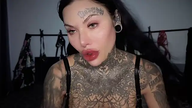 claudiacvc95 online show from 8, 4, 2026