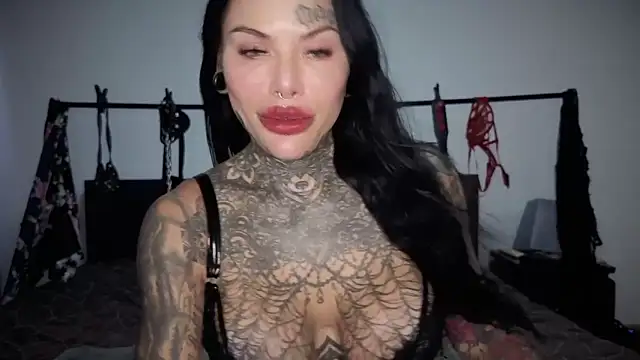 claudiacvc95 online show from 9, 4, 2026