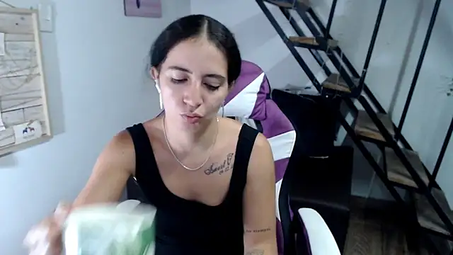 samantha baby  online show from 12, 11, 2025