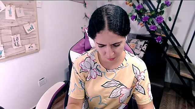 samantha baby  online show from 18, 4, 2026