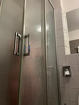 Leonie18sexy online show from 15, 1, 2026