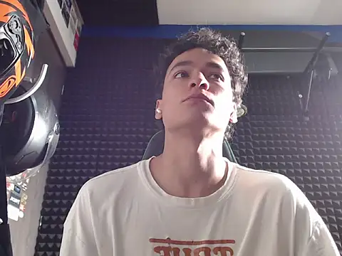 Snapshot of Curly_Angel24 chatting on 4, 5, 2026 Curly Angel24 online show from 4, 5, 2026