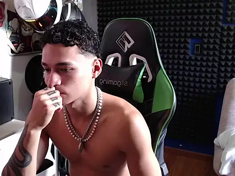 Curly Angel24 online show from 4, 10, 2025